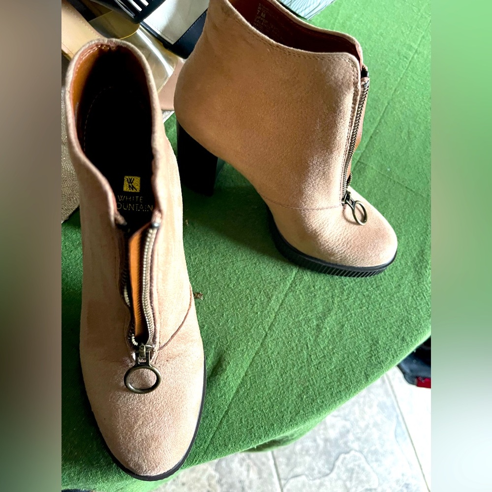 white mountain booties size 7 color off white